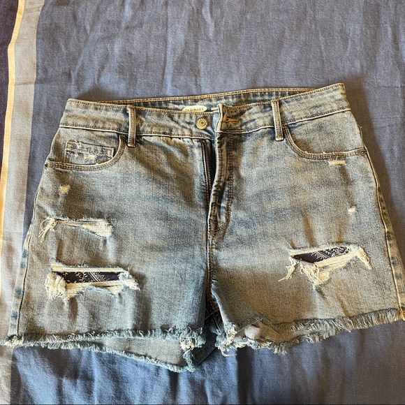 Old Navy High-waisted Distressed Jean shorts - Picture 3 of 8
